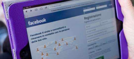 Facebook ha di nuovo problemi con i moderatori