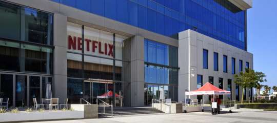 Come stanno i conti di netflix e perche misura il successo in fan su instagram
