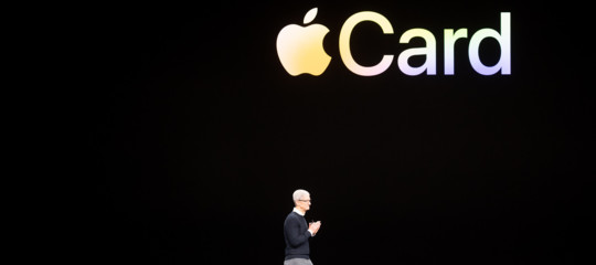 Convincere gli utenti a non abbandonare gli iphone ecco a cosa serve apple card