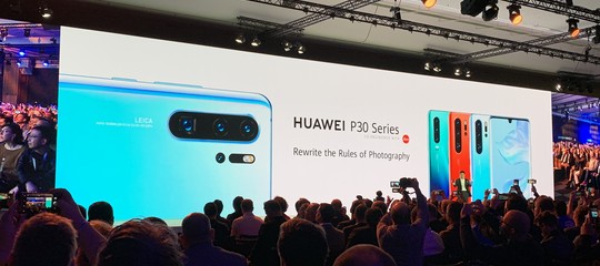 Huawei p pro e senza altoparlante e ha fotocamere