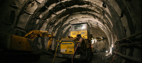 La clausola di dissolvenza che ha consentito al governo di rimandare la decisione sulla tav