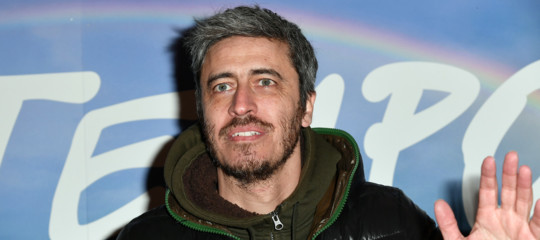 Lattacco a testa bassa di pif a salvini