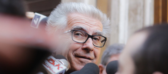 Lidea di aumentare gli stipendi ai parlamentari