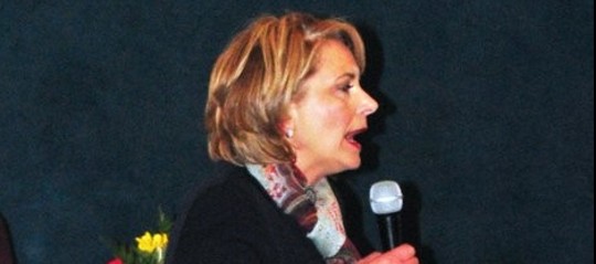 La candidata sindaco di fdi a vibo valentia ha accolto caio mussolini con un saluto romano