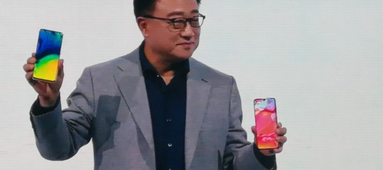 La fotocamera rotante del samsung galaxy a