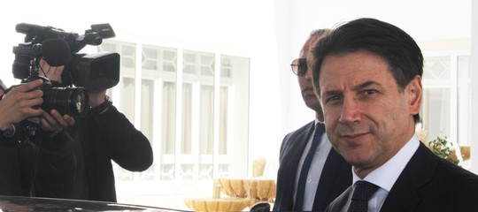 Siri conte chiede pazienza la mia giacca non si lascia tirare piu di tanto