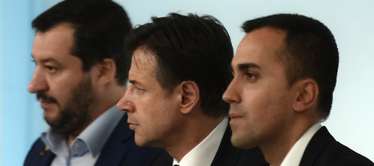 Volano gli stracci governo sullorlo della crisi cosa scrivono i giornali