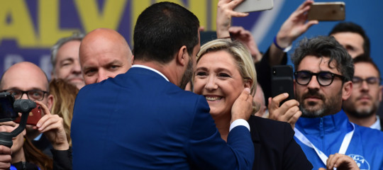 Salvini a milano mostra il volto rassicurante del sovranismo europeo