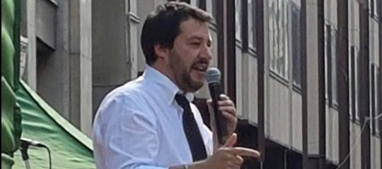 Salvini a scuola va rimesso il grembiulino ai bambini