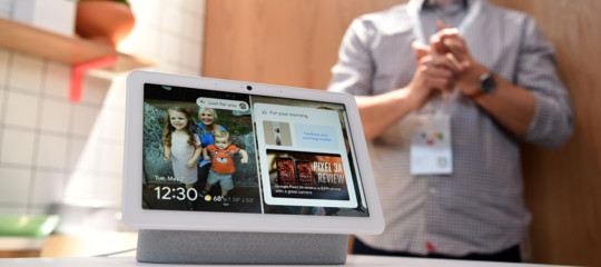 Google hub nest anche in italia e partita la sfida dei display parlanti