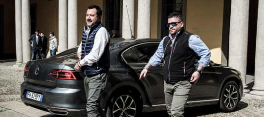 Cala il numero delle scorte ma non quelle per i giornalisti