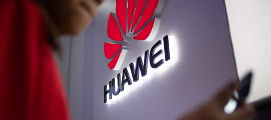 Huawei e accusata di aver aiutato pyongyang a costruire le sue reti wireless