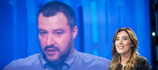 Il duello su twitter tra boschi e salvini