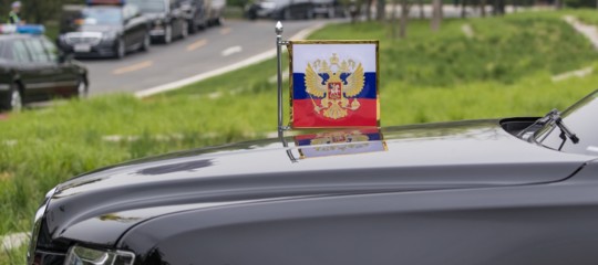 La limousine di vladimir putin fa le prove a roma