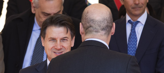 Si tratta per un conte bis il veto del pd sta per cadere