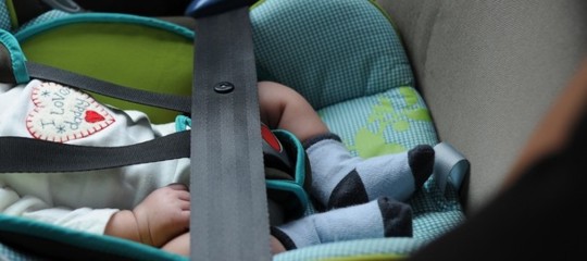 A che punto e la norma per evitare i casi di abbandono dei bimbi in macchina