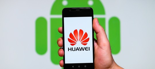 Huawei lancera uno smartphone da mille euro senza google store maps ne gmail