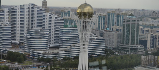 Il kazakhstan è una immensa scoperta. breve guida per godersi la perla dell’asia