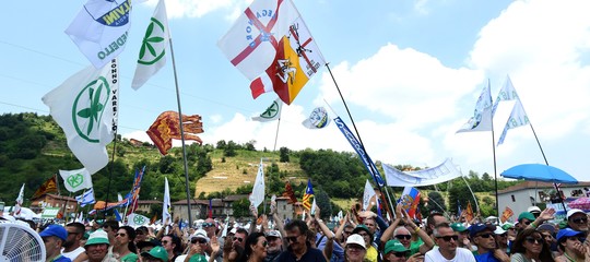 Il tricolore debutta sul sacro pratone di pontida
