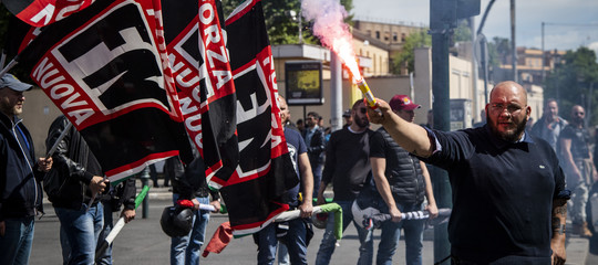 Perche facebook ha chiuso le pagine di casapound e forza nuova