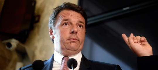 Titoli e aperture i quotidiani in edicola fanno la conta dei nemici e degli alleati di matteo renzi
