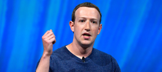 Una commissione indipendente vigilera sulla rimozione di post da facebook