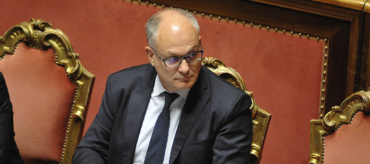 Abbiamo ripreso litalia per i capelli dice il ministro gualtieri