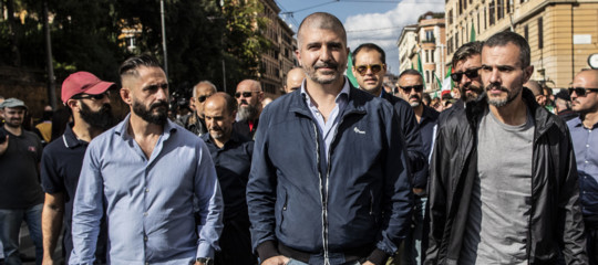 Niente saluti romani da casapound che applaude berlusconi piu di salvini