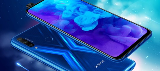 La prima pop up camera in uno smartphone honor